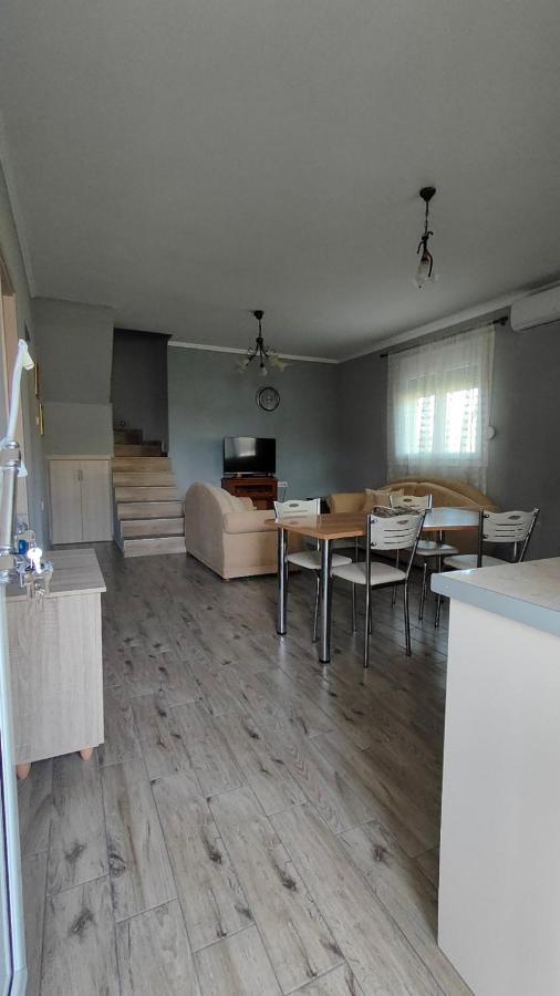 Apartamento Γιώργος Και Εύα Karianí Exterior foto